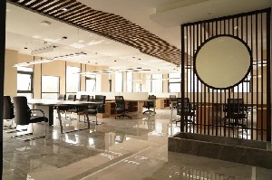Môi trường làm việc tại cơ sở sản xuất máy mài thông minh Hàng Cơ Chiết Giang